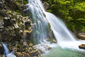cascada-urlatoarea-obiectiv-turistic-din-romania-busteni